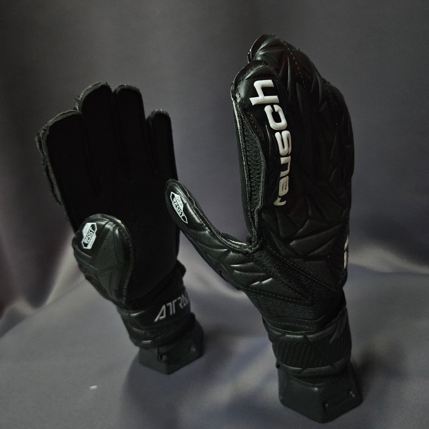 REUSCH - Attrakt Resist