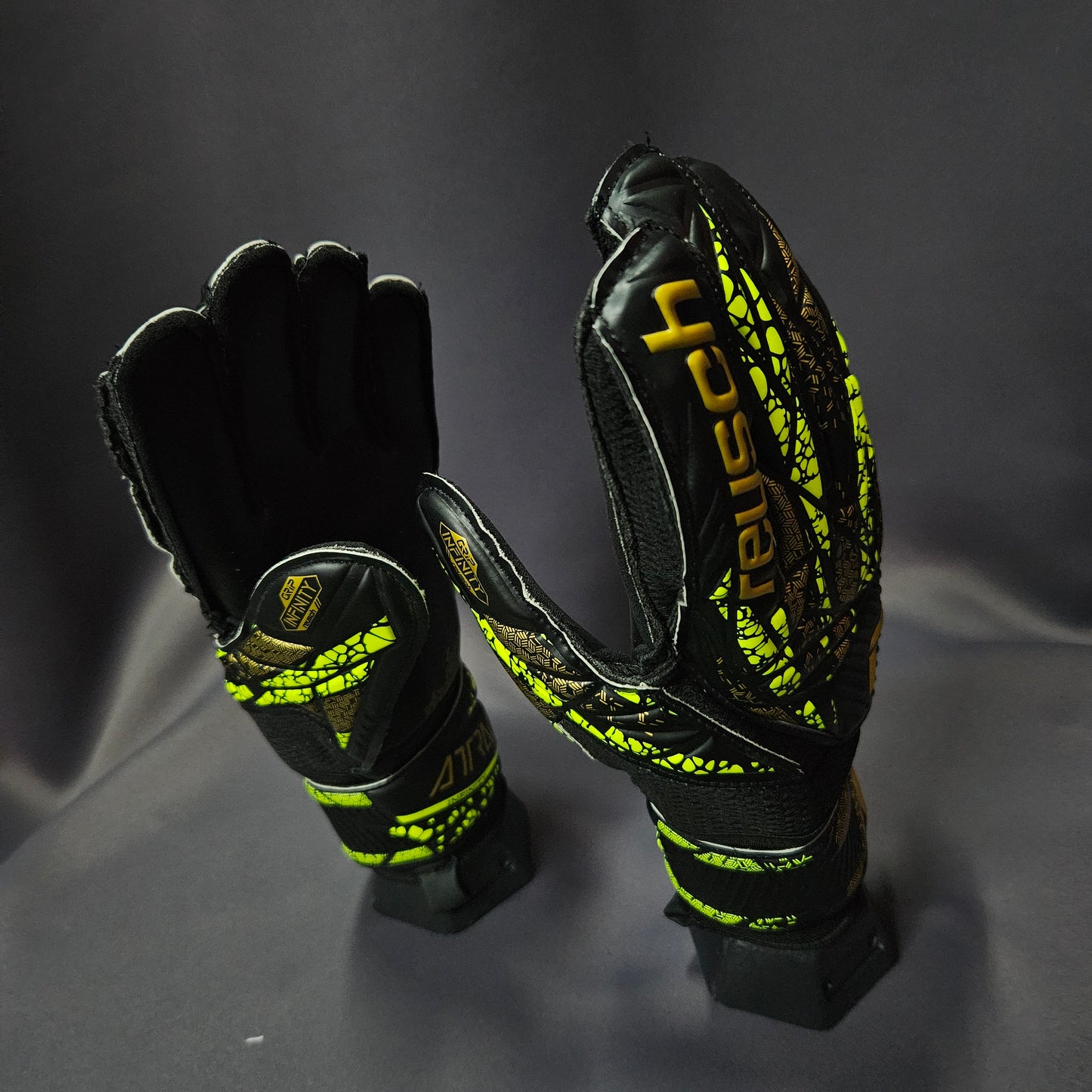 REUSCH - Attrakt Infinity con varillas