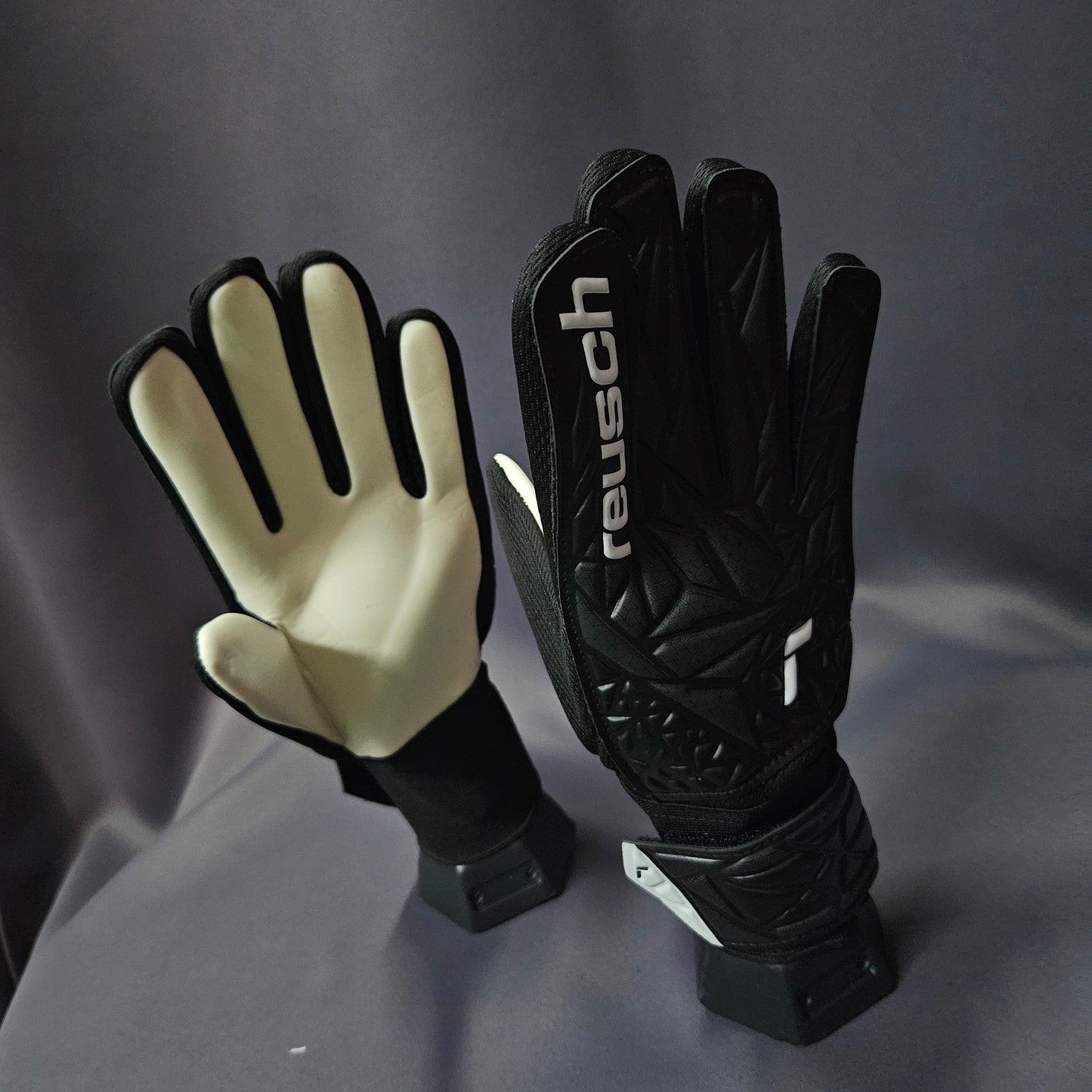 REUSCH - Attrakt Starter Solid