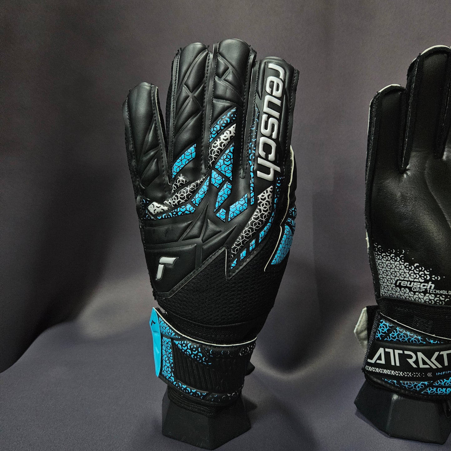 REUSCH - Attrakt Freegel Infinity con Varillas