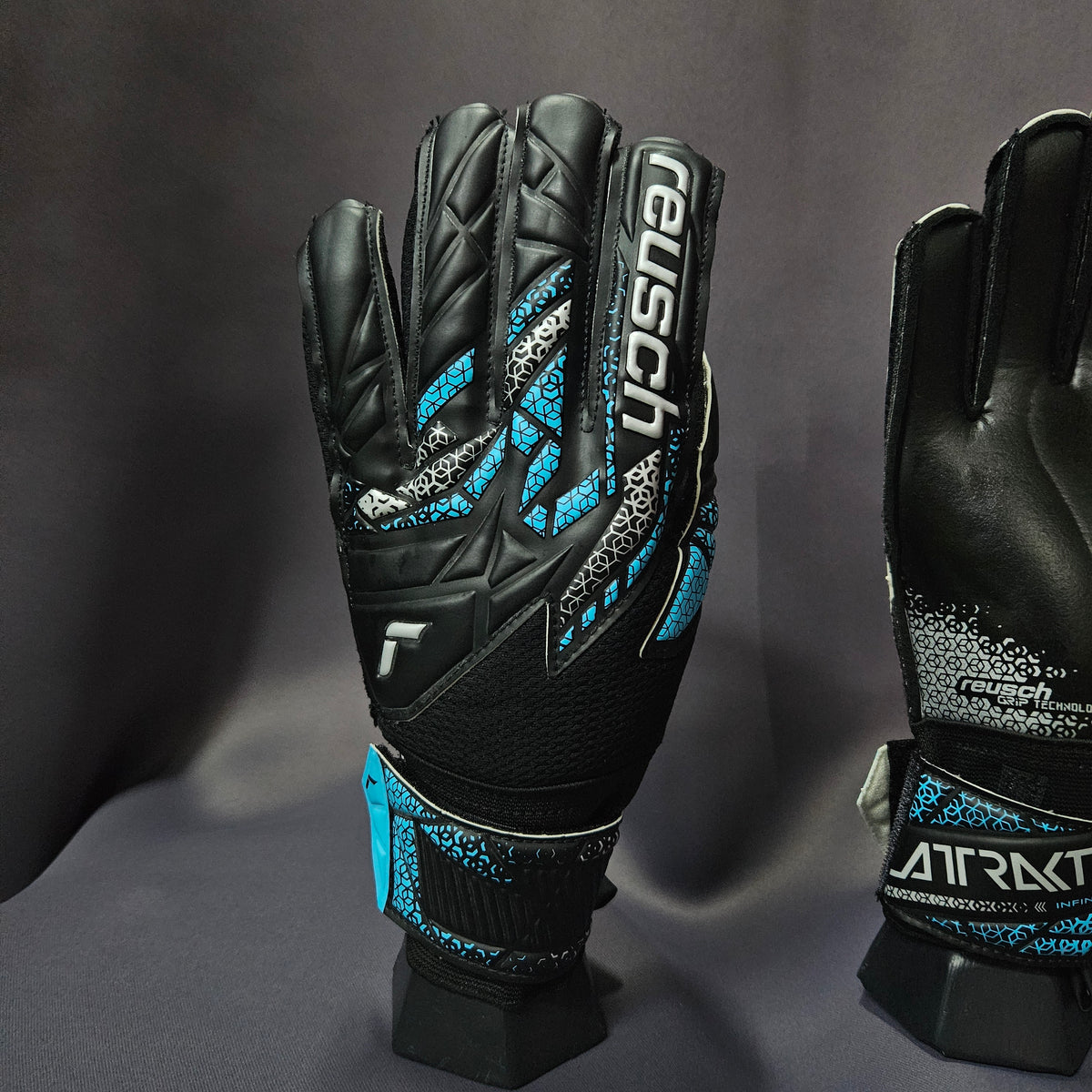 REUSCH - Attrakt Freegel Infinity con Varillas