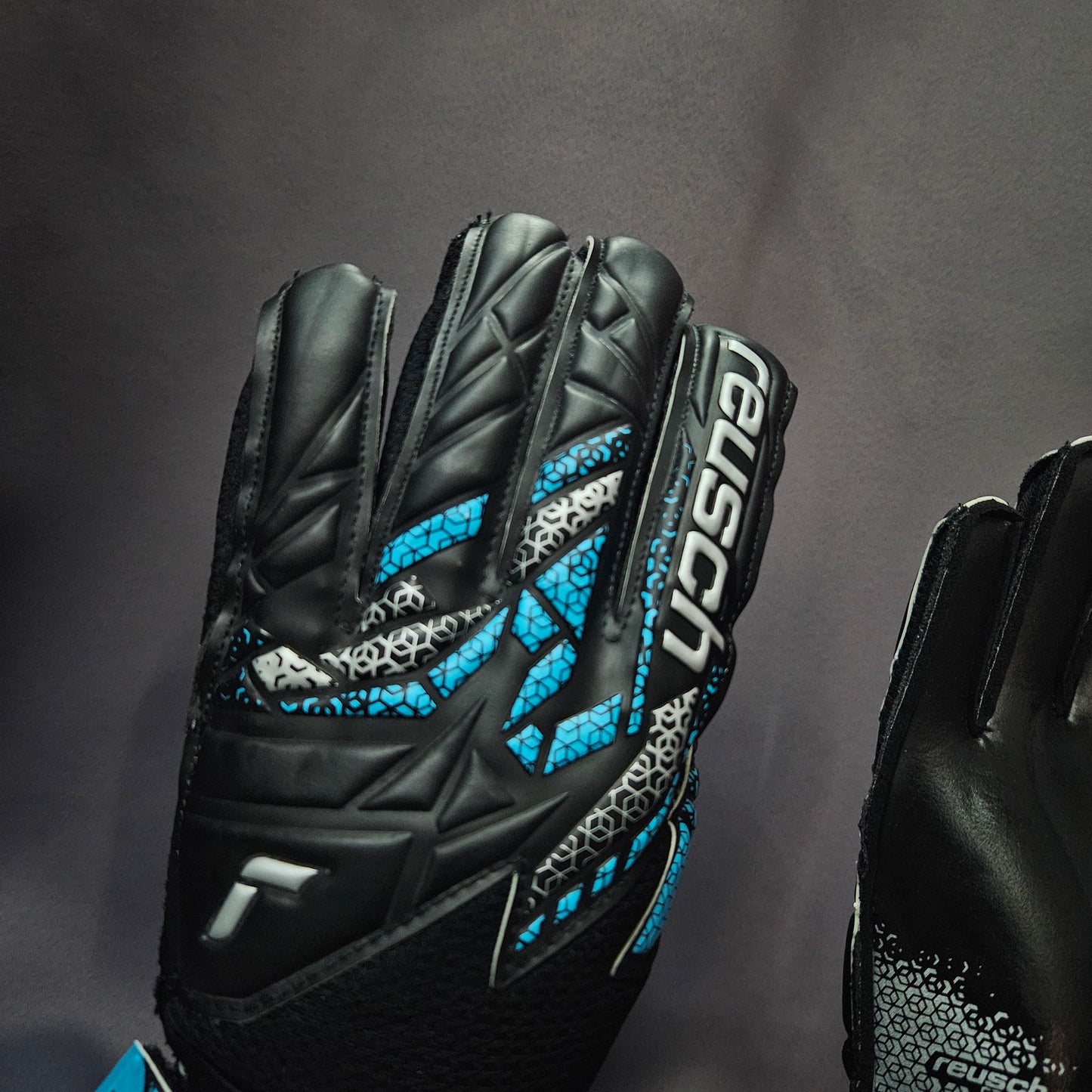 REUSCH - Attrakt Freegel Infinity con Varillas