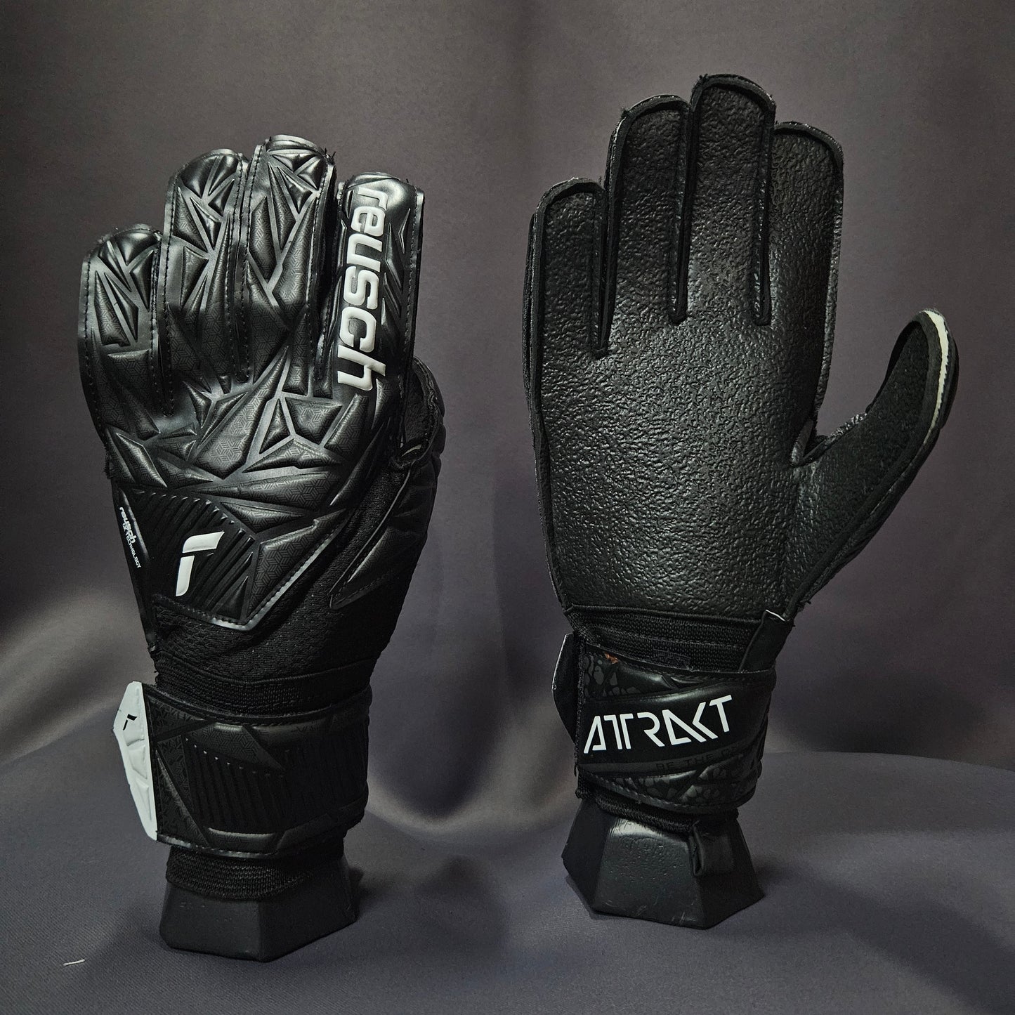 REUSCH - Attrakt Resist