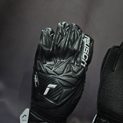 REUSCH - Attrakt Resist