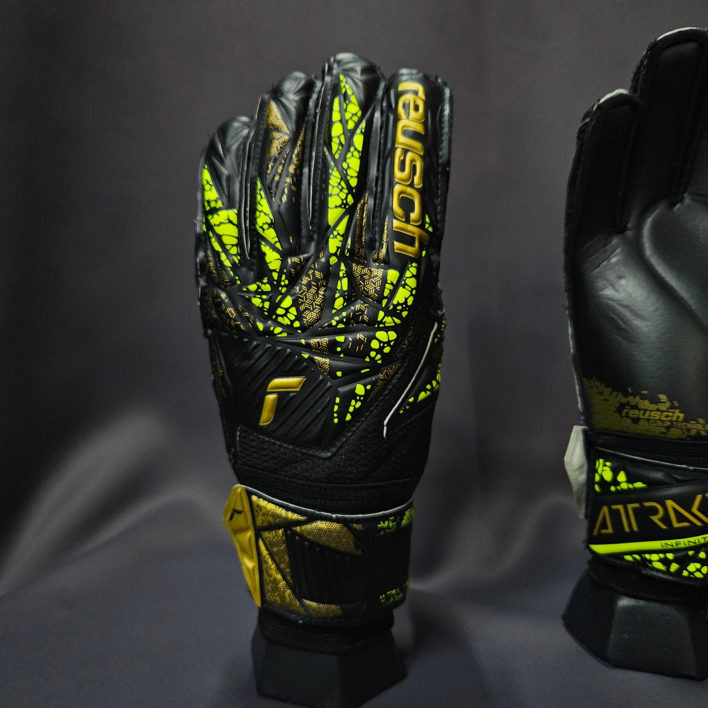 REUSCH - Attrakt Infinity con varillas