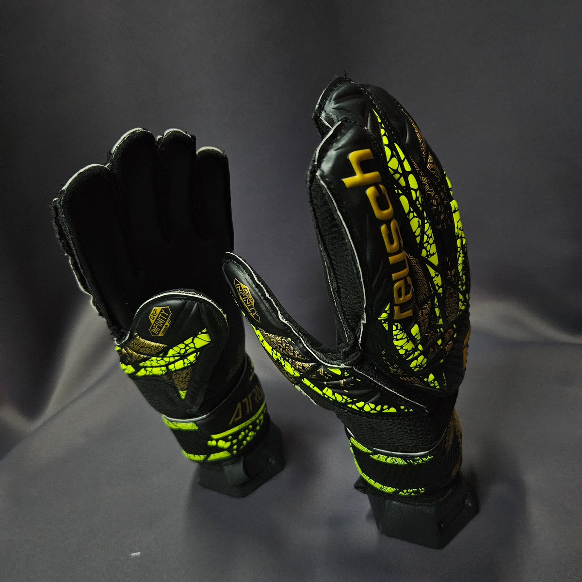 REUSCH - Attrakt Infinity con varillas