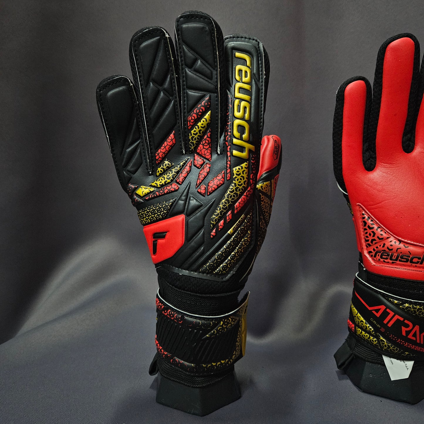 REUSCH - Attrakt Grip