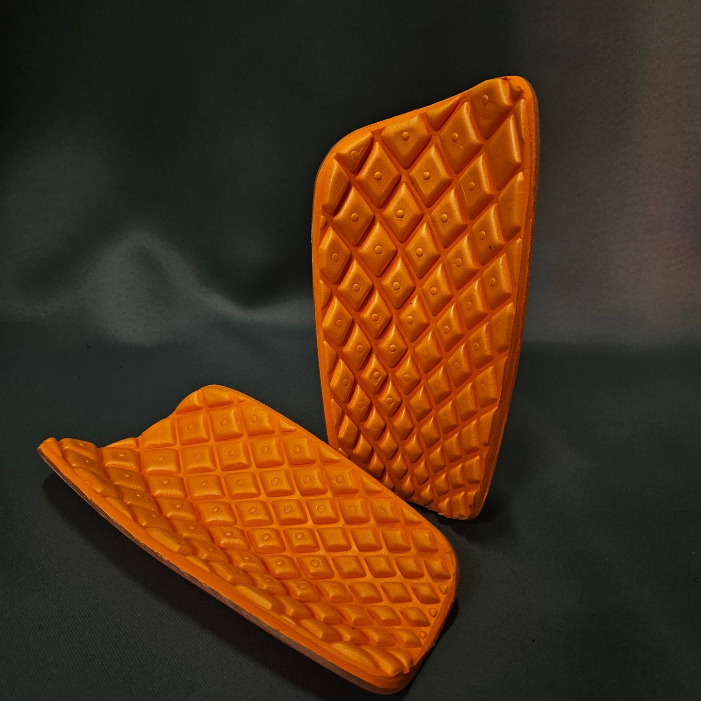 ESPINILLERA Rinat QUANTUM Naranja Negro